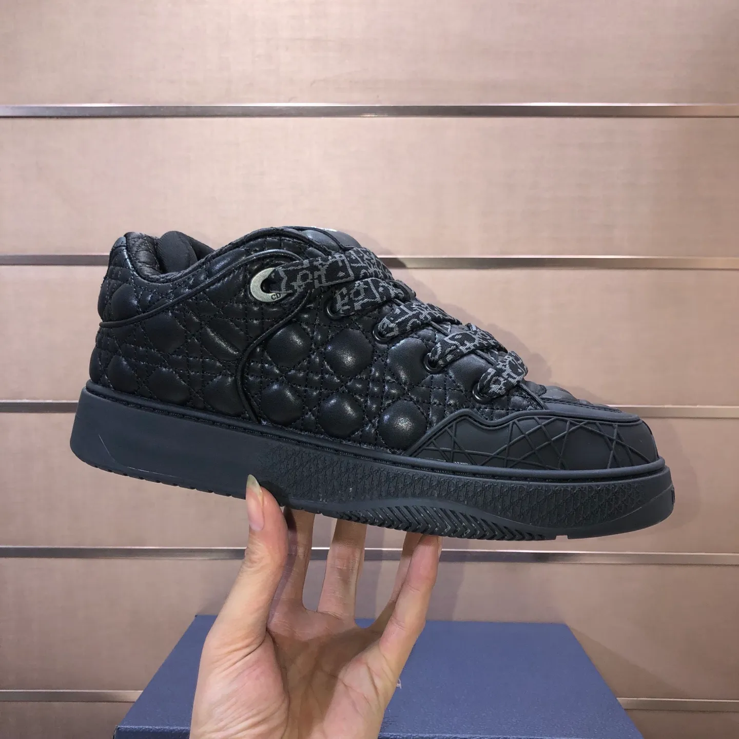 Ex-factory price: 800💶 (top original order) Brand: Dior (Dior) Standard code: Men's size 39-44 (45 customized) Grade: Same as the official website Material: Top original cowhide stitched together Original wear-resistant and lightweight outsole Style category: Fashionable casual shoes Distinguished luxury brand elements top luxury Color: Color of the actual picture